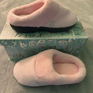 Isotoner Pink Women's Slippers NWT